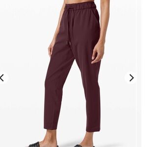 Lululemon Keep Moving Pant 7/8 High-Rise size 4 Cassis perfect condition